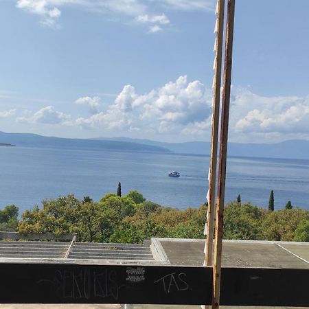 Haludovo Virtual Ruin Hotel Bungaloos Apartments And Camping, International Cooperation And Assistance For Rebirth Baracska エクステリア 写真