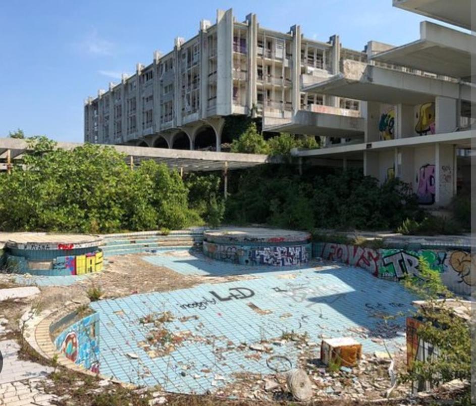 Haludovo Virtual Ruin Hotel Bungaloos Apartments And Camping, International Cooperation And Assistance For Rebirth Baracska エクステリア 写真