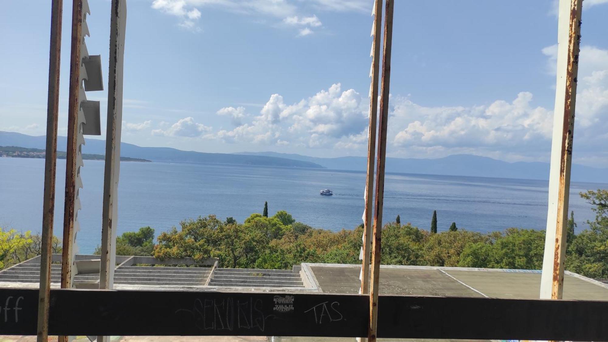 Haludovo Virtual Ruin Hotel Bungaloos Apartments And Camping, International Cooperation And Assistance For Rebirth Baracska エクステリア 写真